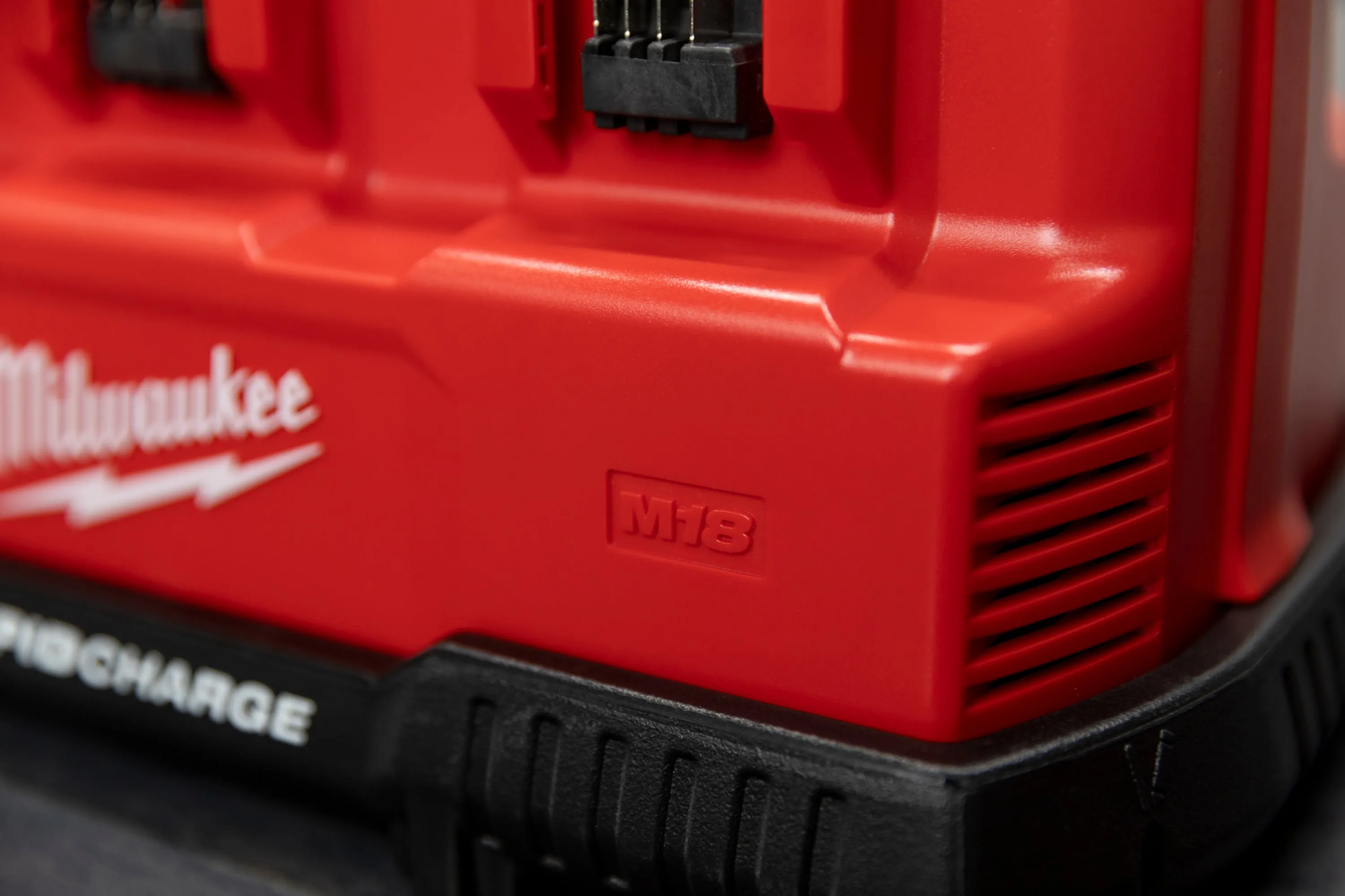 Milwaukee M18™ & M12™ Rapid Charge Station