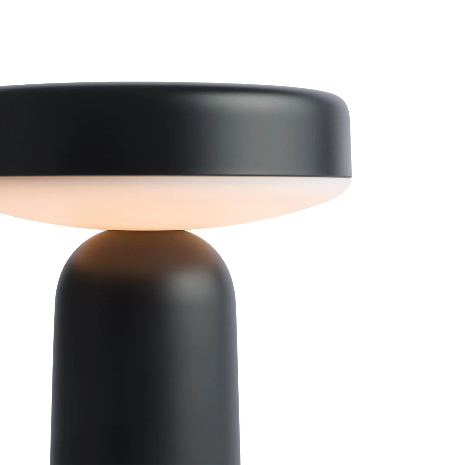 muuto | ease portable lamp | black