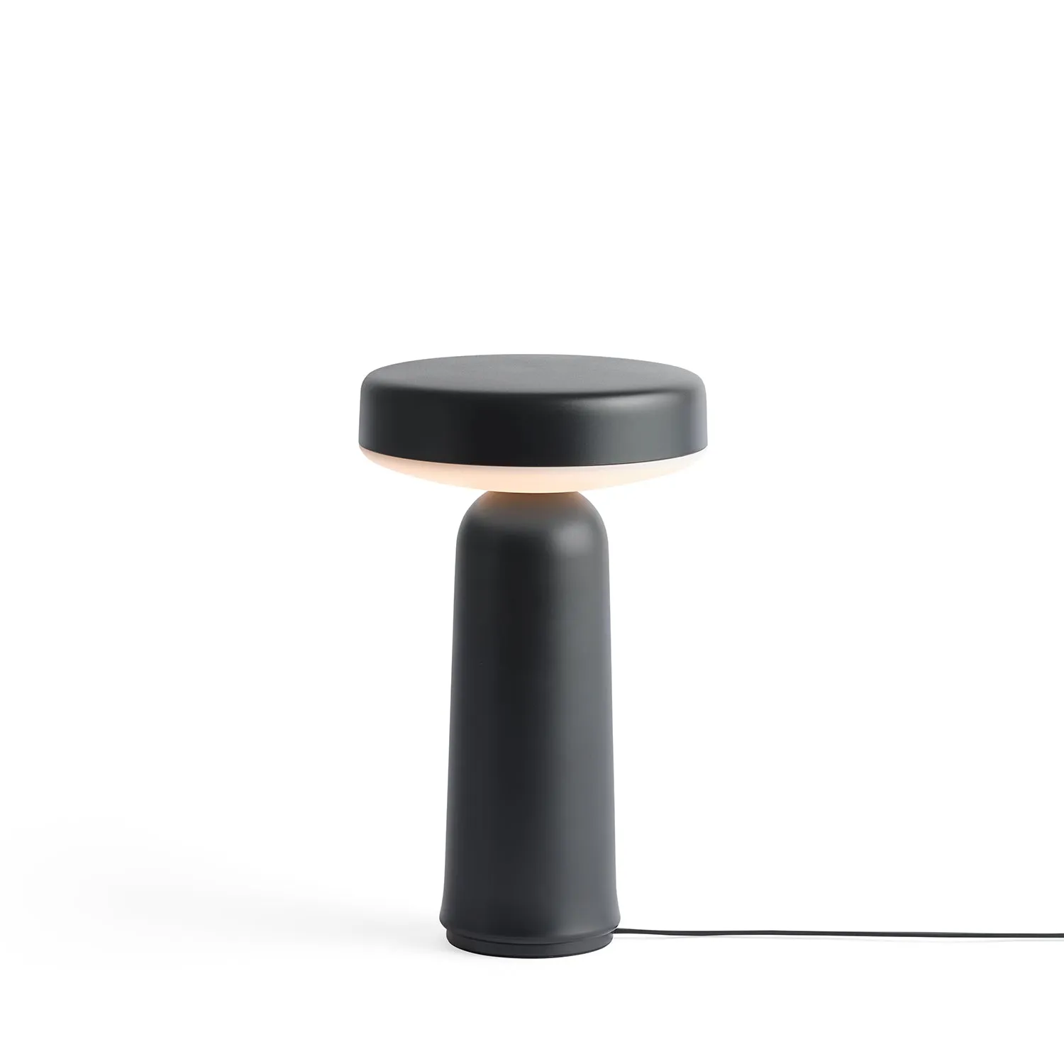 muuto | ease portable lamp | black