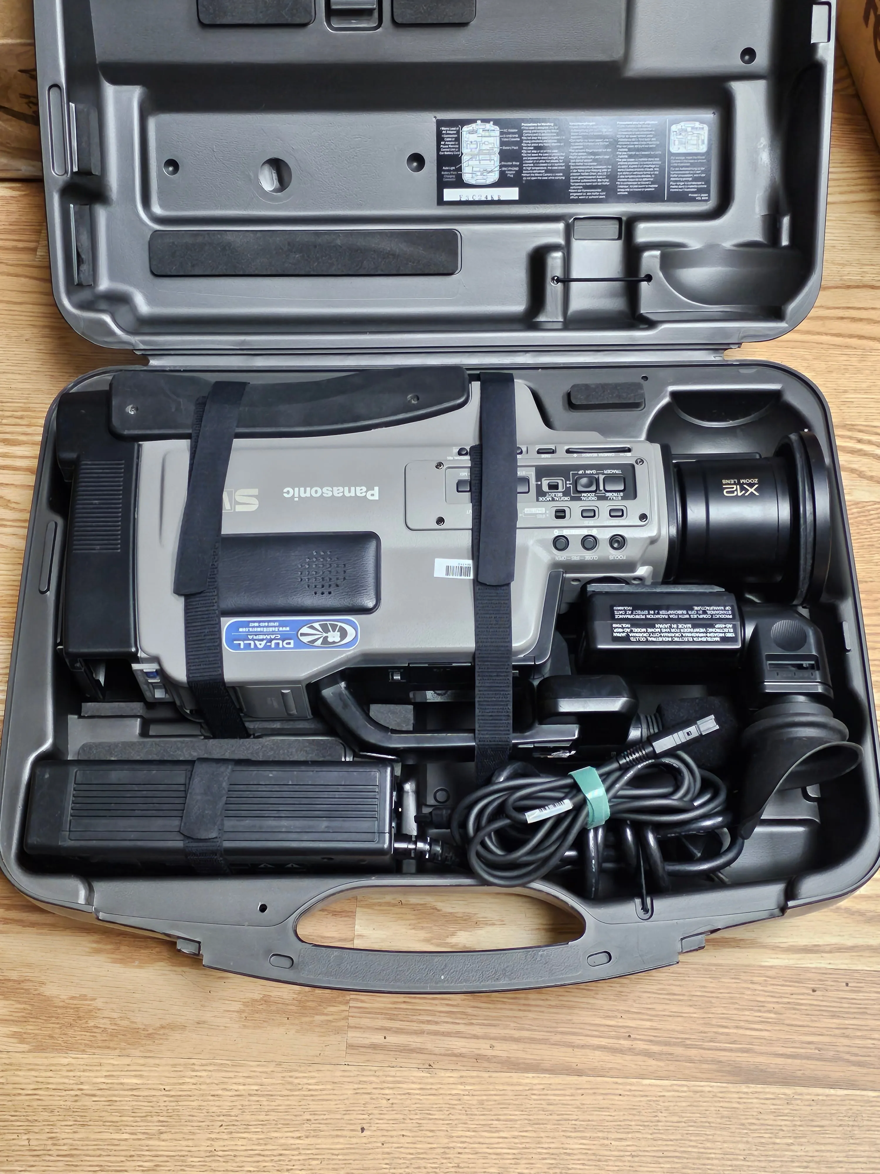 Panasonic AG-455P Reporter S-VHS Analog Camcorder S# D3HB01192