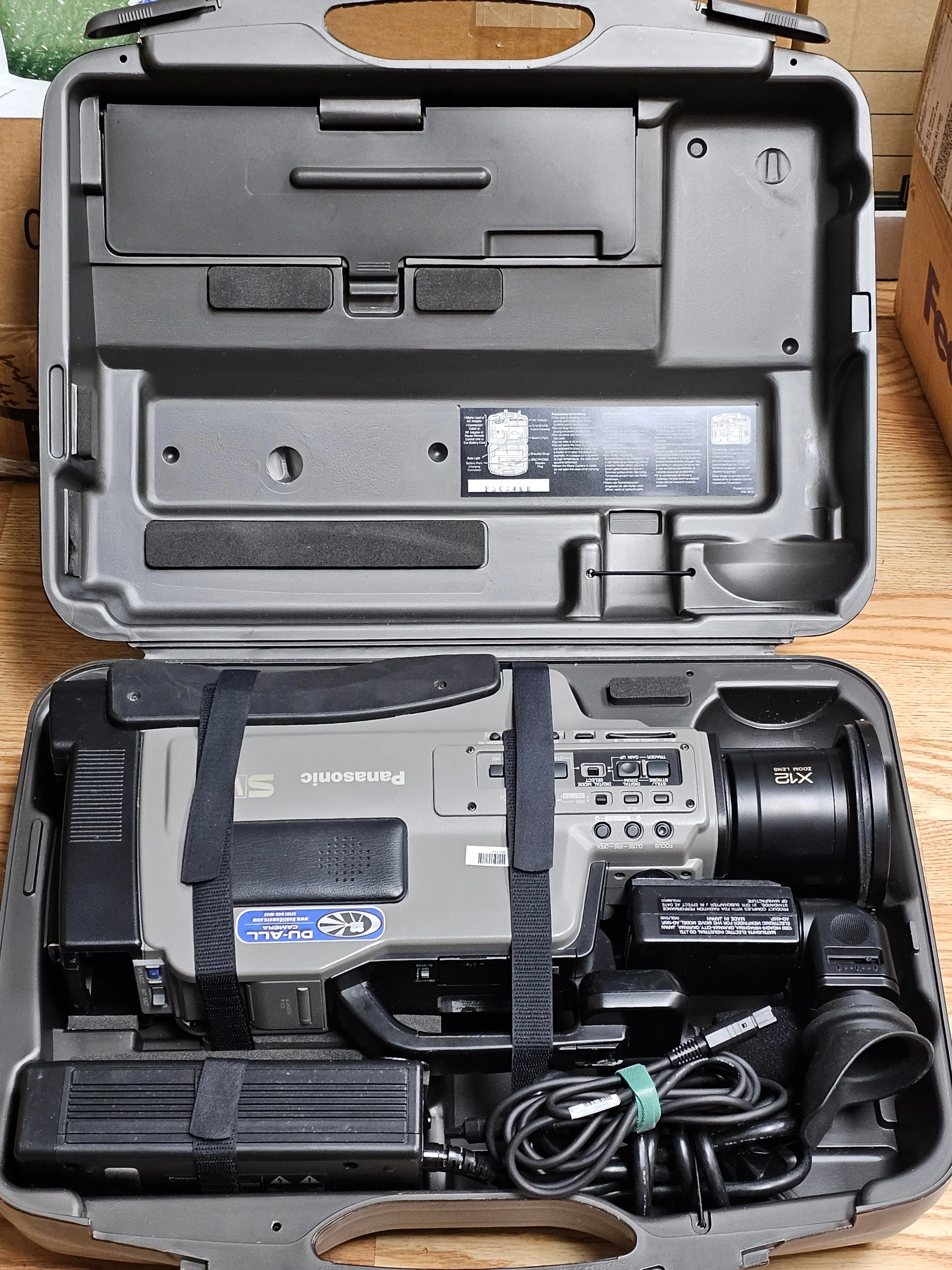 Panasonic AG-455P Reporter S-VHS Analog Camcorder S# D3HB01192