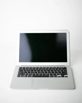 Used - Macbook Air 13in 2015 (1.6ghz i5 dc, 4gb ram, 128gb)